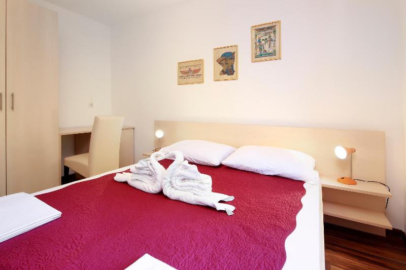 Premium Quadruple Room image 3