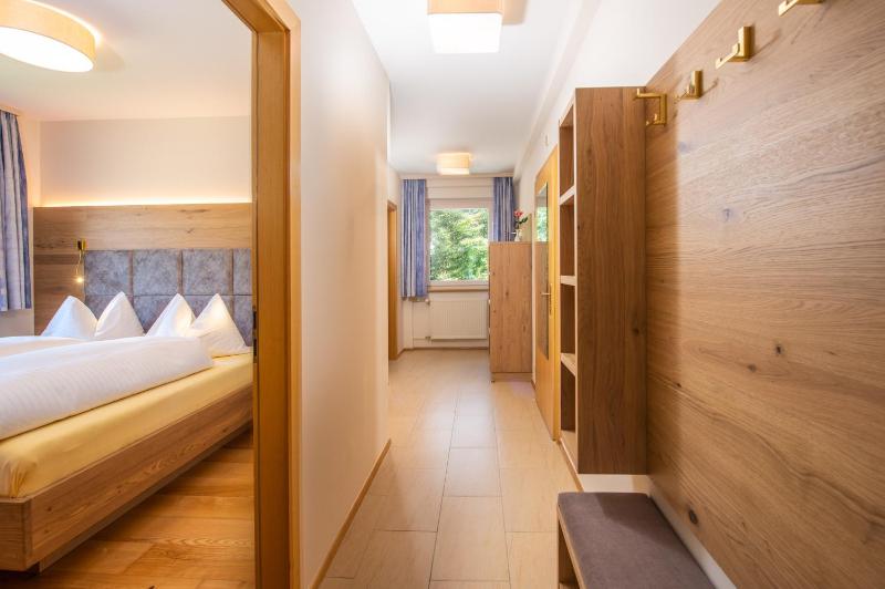 One-Bedroom Apartment image 4