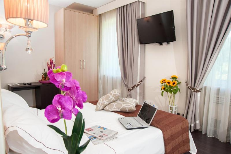 Superior Double or Twin Room image 4