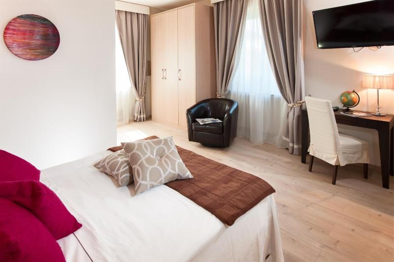 Standard Double or Twin Room image 1