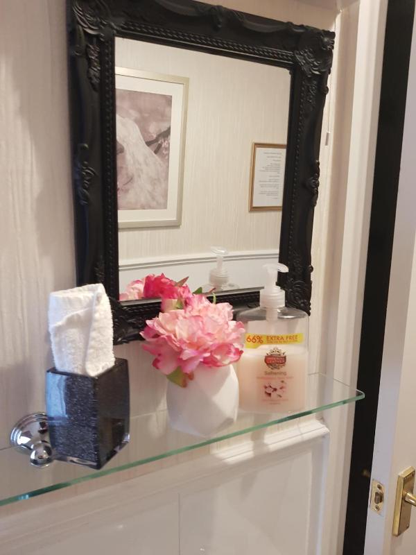 Twin Room with Shower image 1