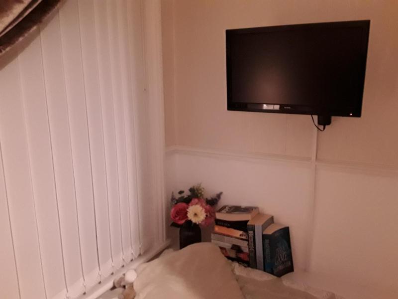 Single Room with Shower image 3