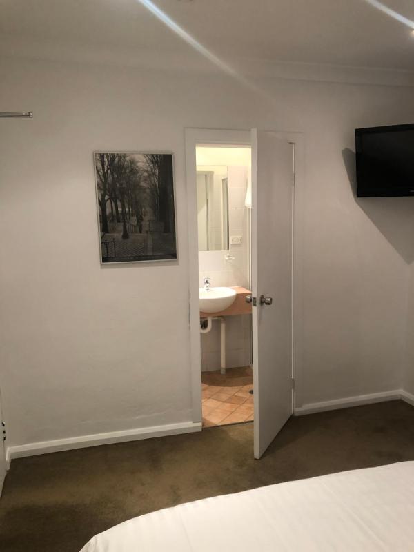 Standard Double Room image 3