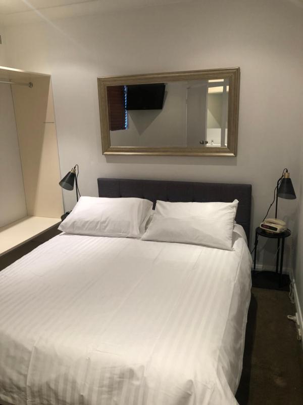 Standard Double Room image 2