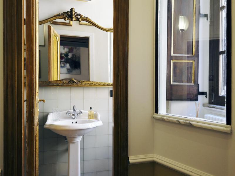 Superior Suite image 3