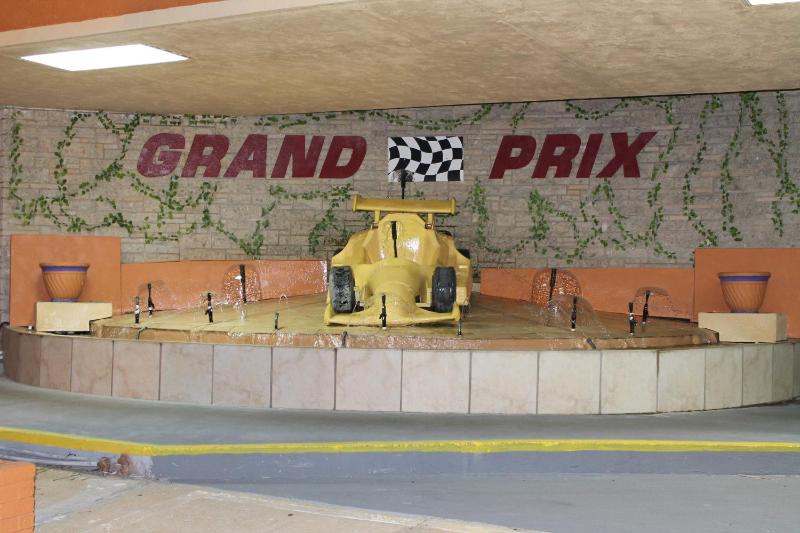 Grand Prix Hotel - image 3