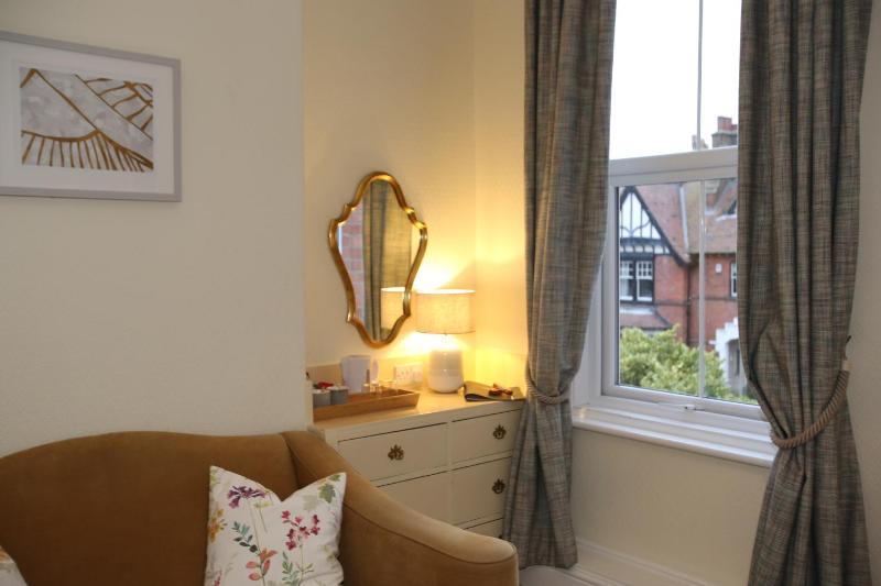 Superior King Room image 2