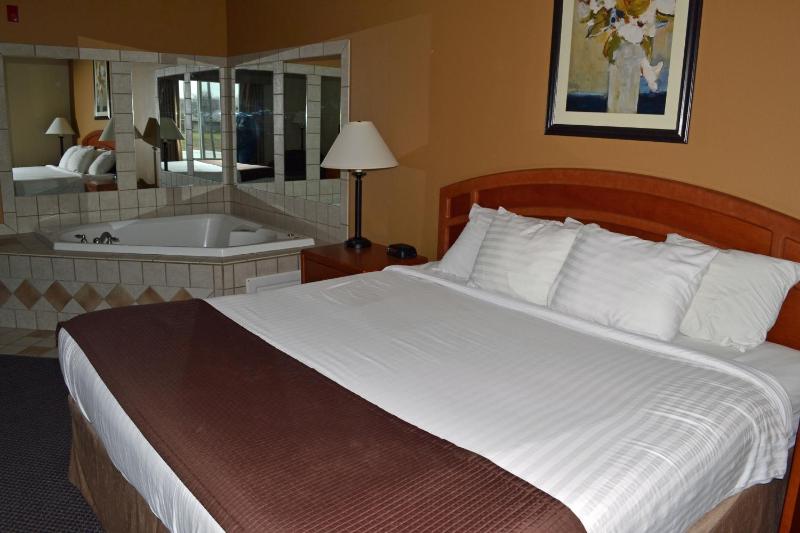 King Suite with Spa Bath image 4