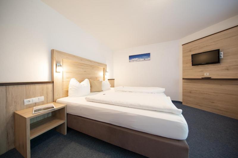 One-Bedroom Apartment image 3
