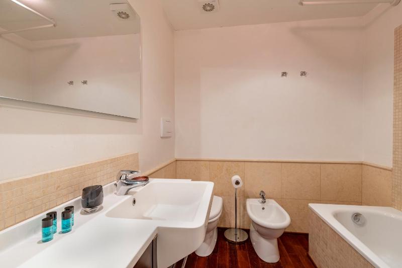 Superior Two-Bedroom Apartment with 2 Bathrooms image 4