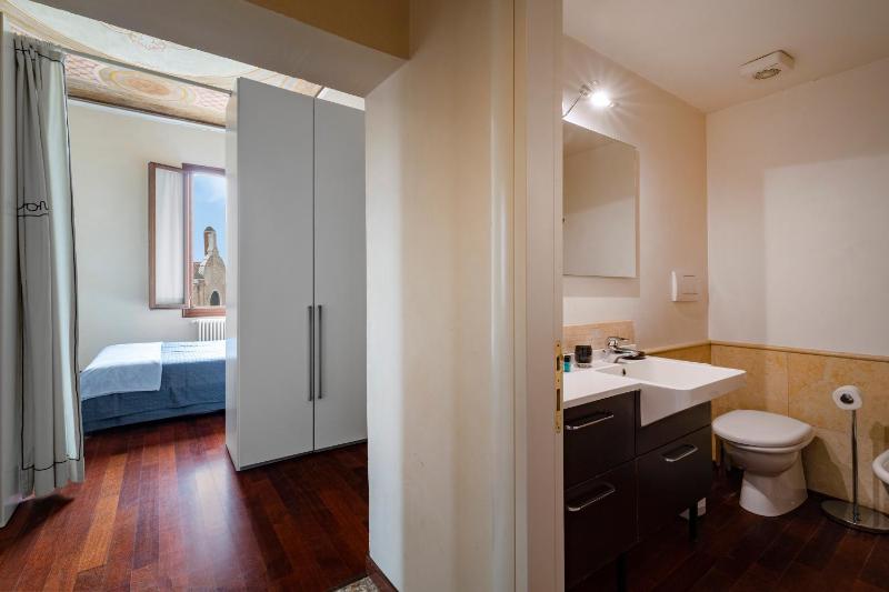 Superior Two-Bedroom Apartment with 2 Bathrooms image 3