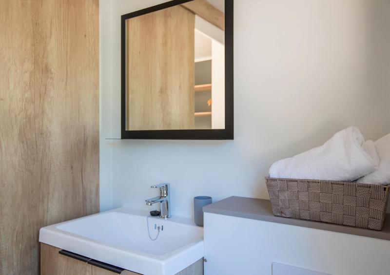 Double Room with Lake View image 1