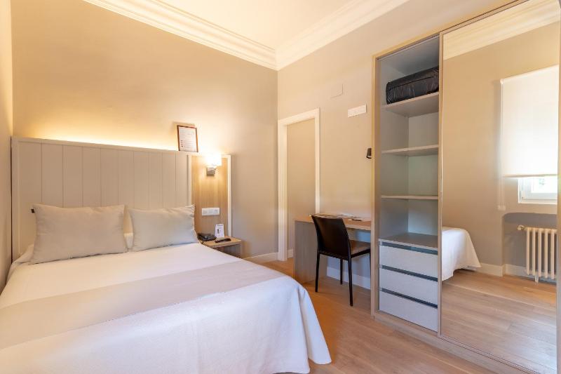 Single Room image 3