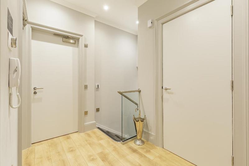 Deluxe Apartment with Castle View image 3