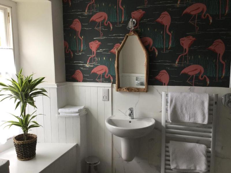 Deluxe Double Room with Shower image 2