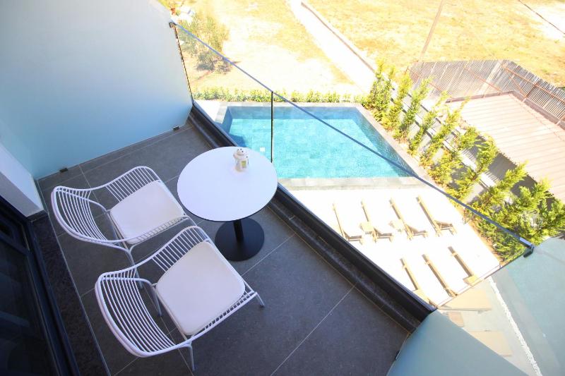 Double Room with Balcony image 3