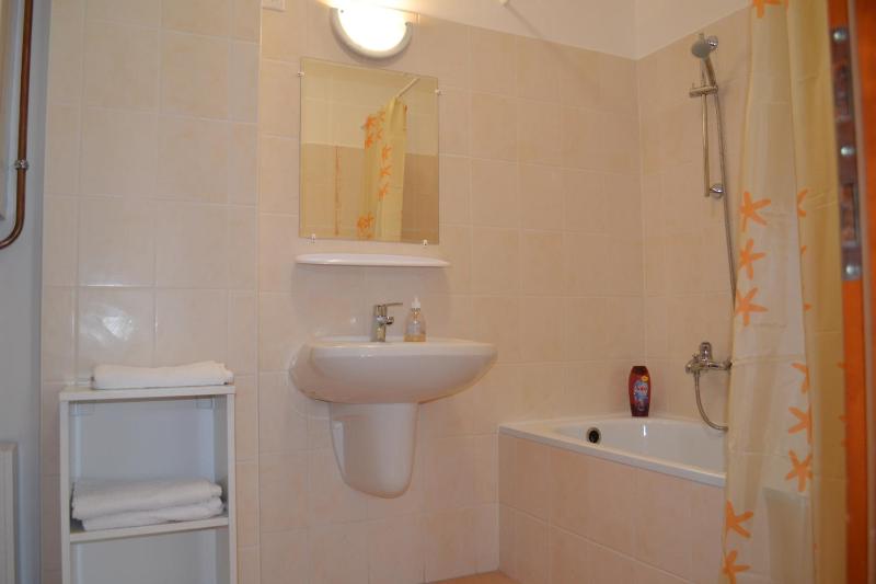 Apartment (4 Adults + 1 Child) image 2