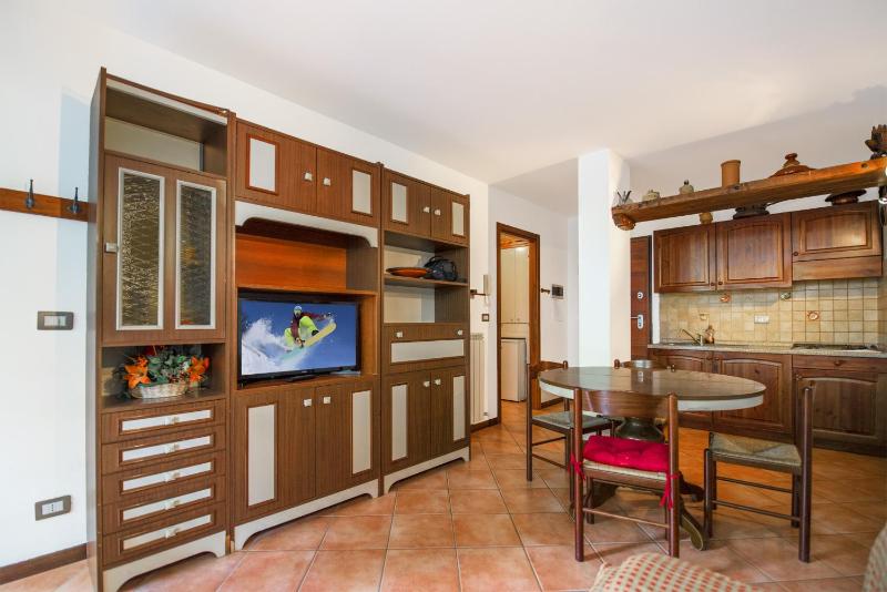 One-Bedroom Apartment image 3