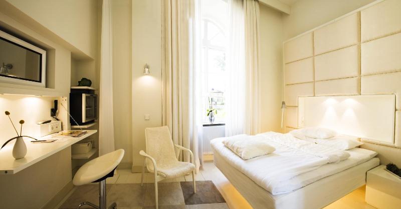 Standard Queen Room image 4
