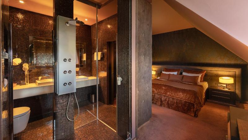 Executive Suite image 2