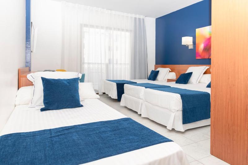 Quadruple Room (2 Adults + 2 Children) image 1