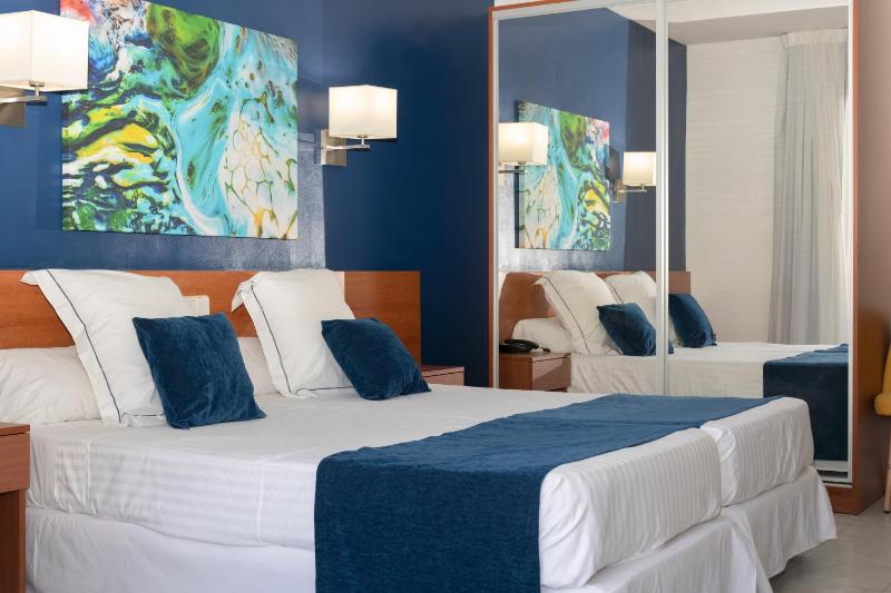 Twin Room image 2