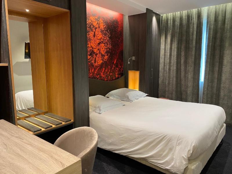 Air-conditioned Comfort Double Room image 4