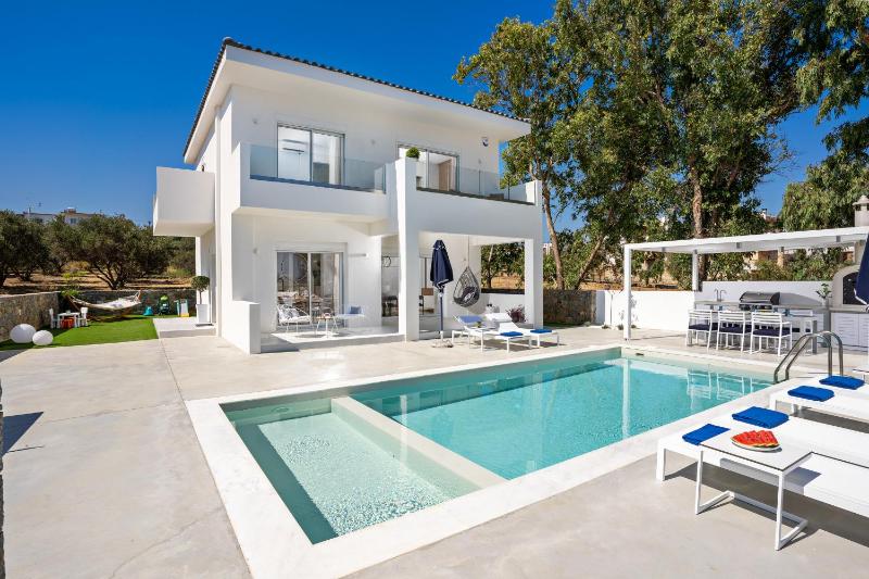 Constantinos Villa, Sublime Island Εscape, By ThinkVilla Images