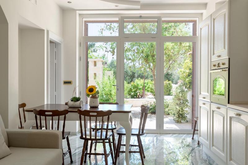 garden suite Images