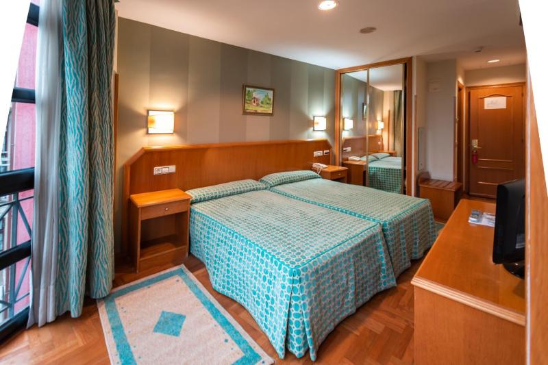 Double or Twin Room with Extra Bed image 3