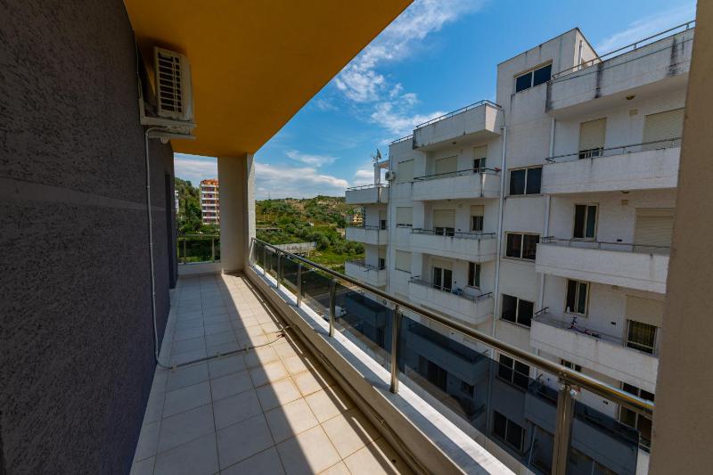 Three-Bedroom Apartment with Balcony (7 Adults) image 2