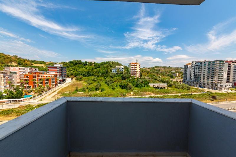 Three-Bedroom Apartment with Balcony (6 Adults) image 3