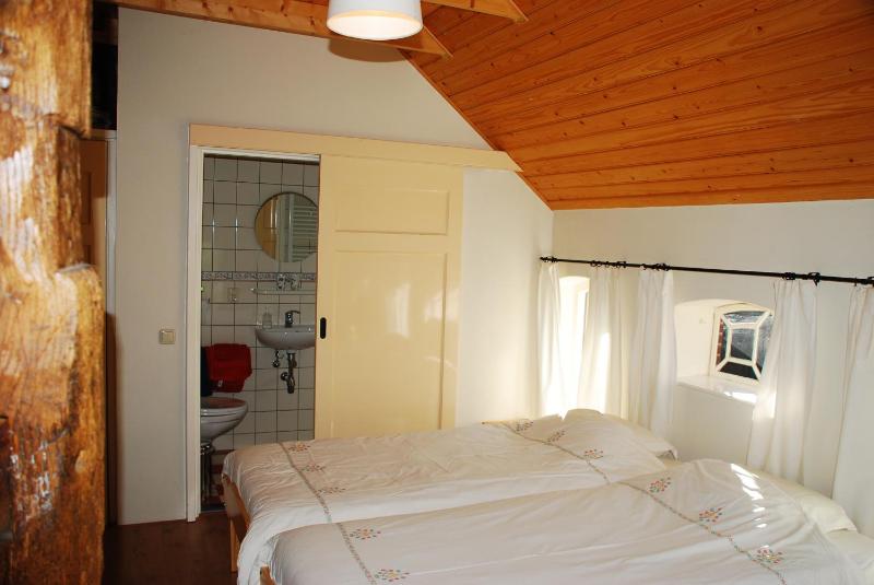 Twin Room image 2