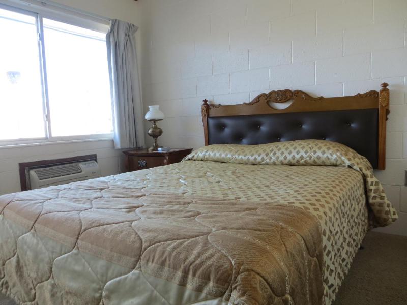 Queen Room image 4