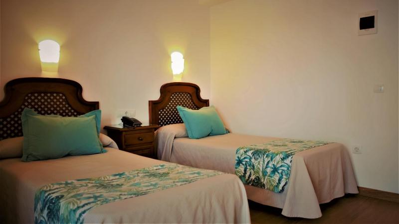Twin Room image 1
