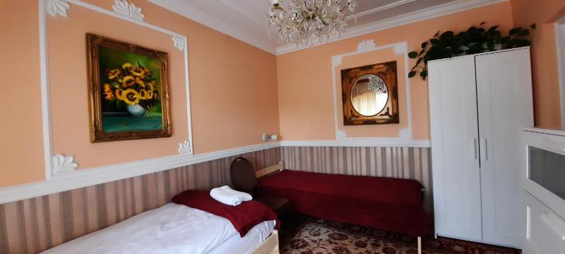 Standard Double Room with Shared Bathroom image 2