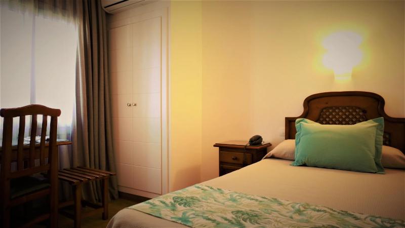 Single Room image 4