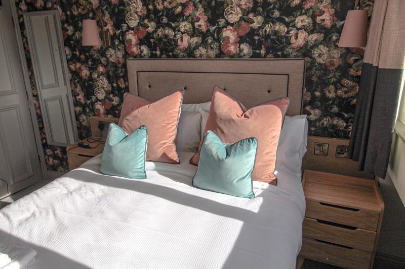 Double Room with Private Bathroom image 2