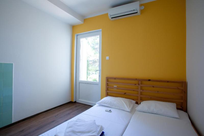 Double Room with Shared Bathroom image 2