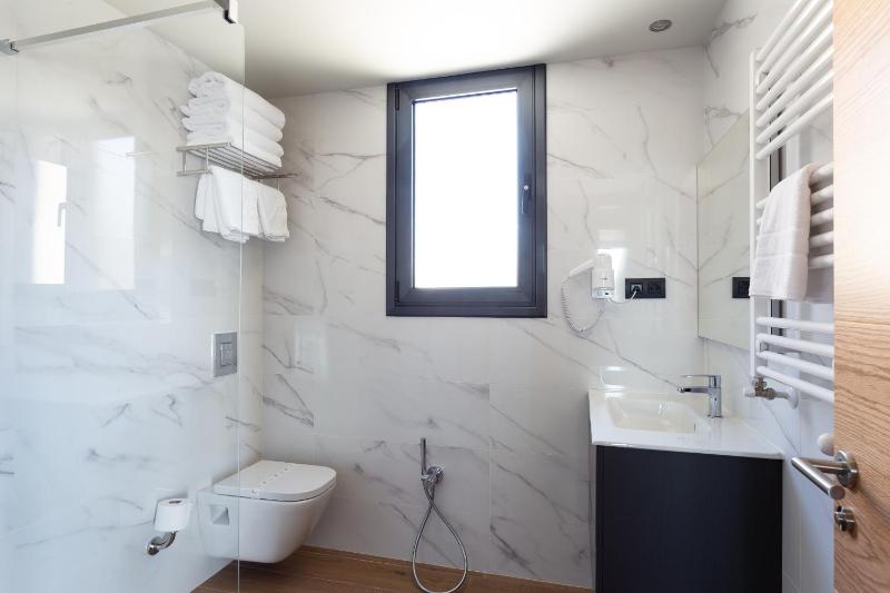 One-Bedroom Apartment image 2
