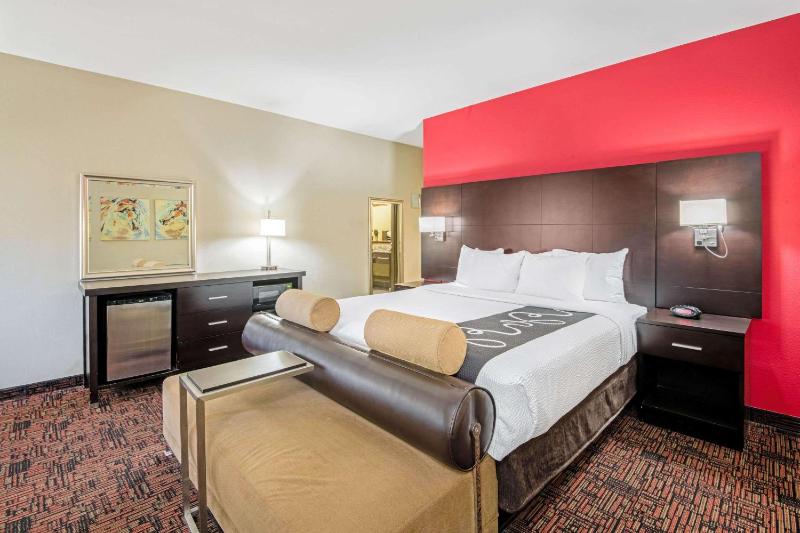 1 King Bed, Non-Smoking image 2