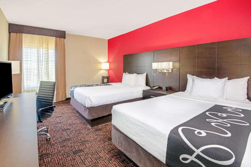 2 Queen Beds, Mobility/Hearing Impaired Accessible Two Room Suite, Non-Smoking image 3