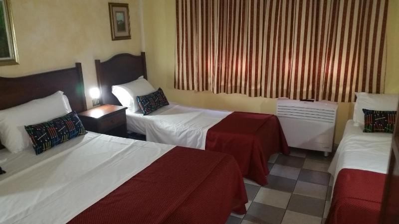 Quadruple Room image 4