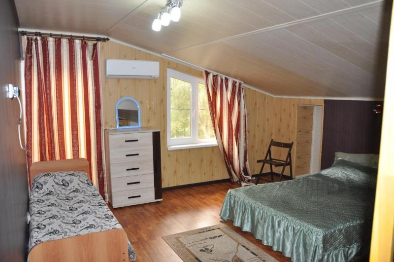 Large Double Room image 1