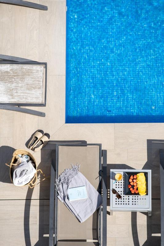 One-Bedroom Apartment (2 Adults) with Terrace image 4