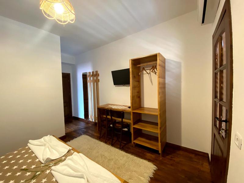 Deluxe Double Room with Balcony image 4