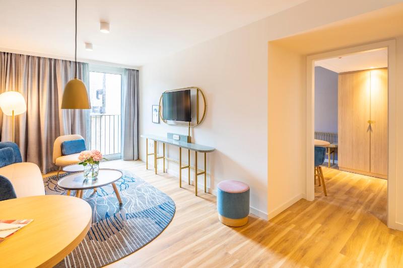 One-Bedroom Apartment image 4