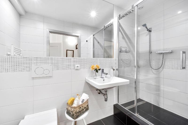 Double or Twin Room image 3