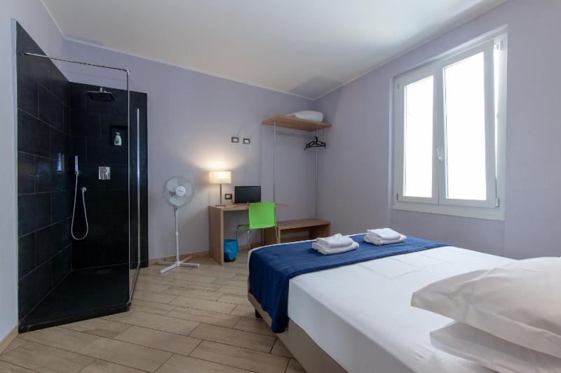 Double Room with Private External Bathroom image 3