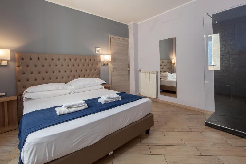 Double Room with Private External Bathroom image 4